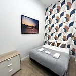 Urban Flat 66 - Pretty 3 Bedroom In