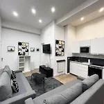Urban Flat 66 - Pretty 3 Bedroom In *